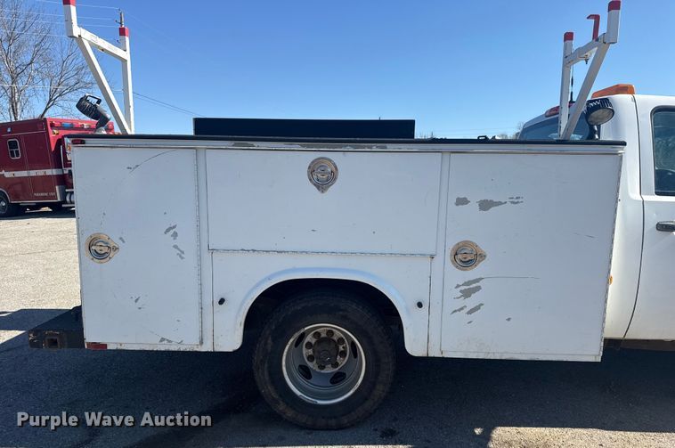 image for item EU4065 2013 Chevrolet Silverado 3500HD utility bed pickup truck