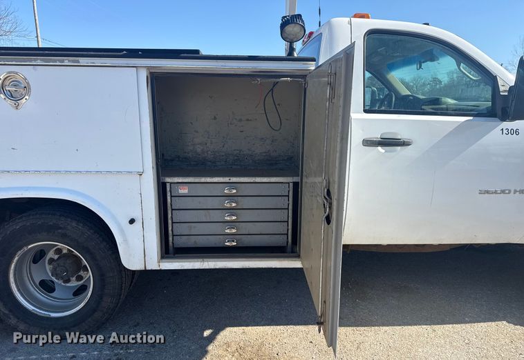 image for item EU4065 2013 Chevrolet Silverado 3500HD utility bed pickup truck