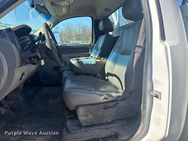 image for item EU4065 2013 Chevrolet Silverado 3500HD utility bed pickup truck