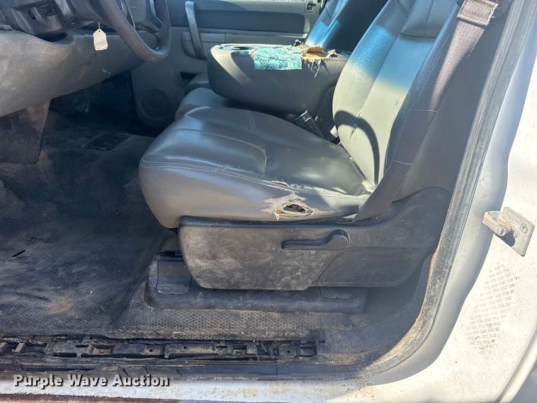 image for item EU4065 2013 Chevrolet Silverado 3500HD utility bed pickup truck