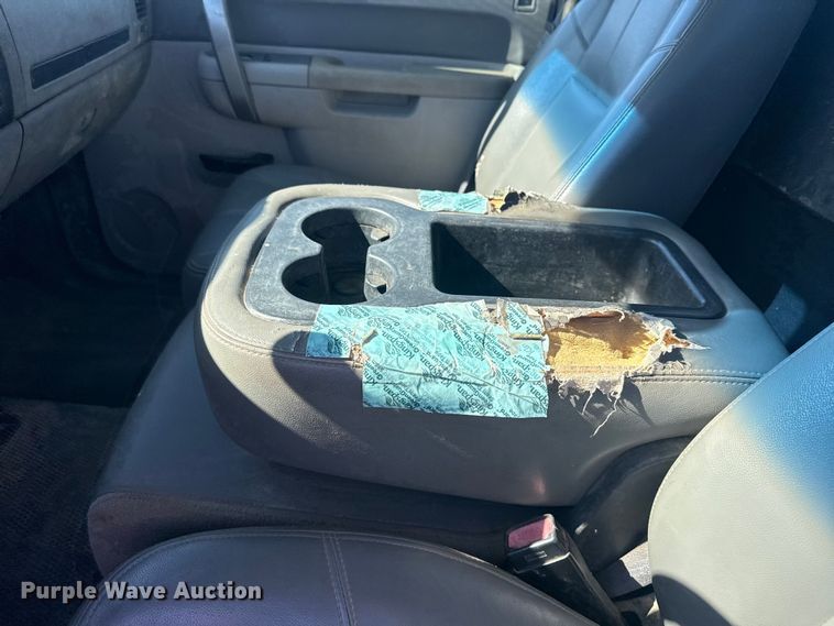 image for item EU4065 2013 Chevrolet Silverado 3500HD utility bed pickup truck