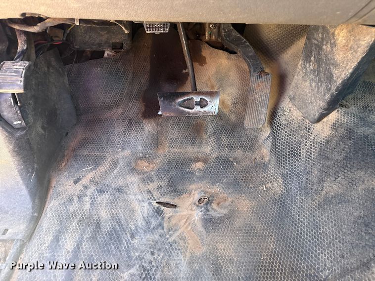 image for item EU4065 2013 Chevrolet Silverado 3500HD utility bed pickup truck