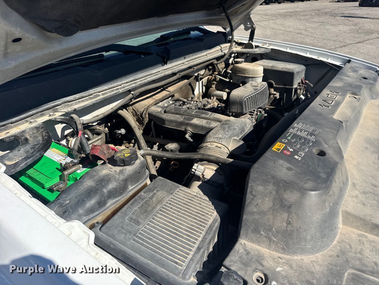 image for item EU4065 2013 Chevrolet Silverado 3500HD utility bed pickup truck