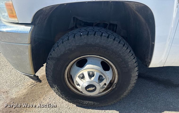 image for item EU4065 2013 Chevrolet Silverado 3500HD utility bed pickup truck