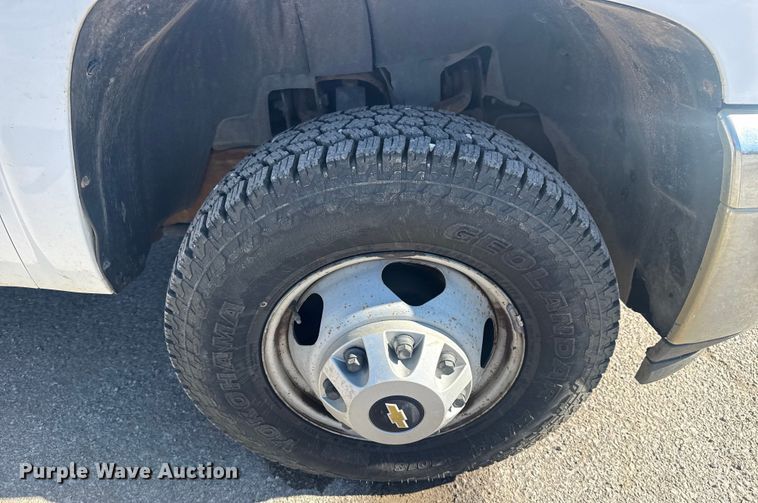 image for item EU4065 2013 Chevrolet Silverado 3500HD utility bed pickup truck