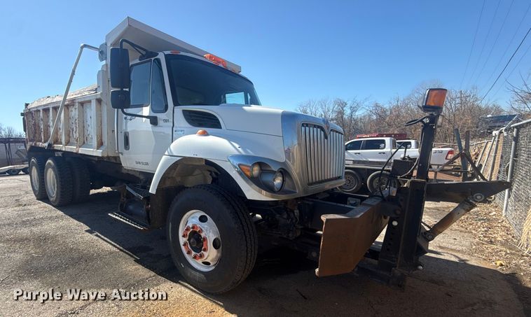 image for item EU4070 2013 International 7400 dump truck