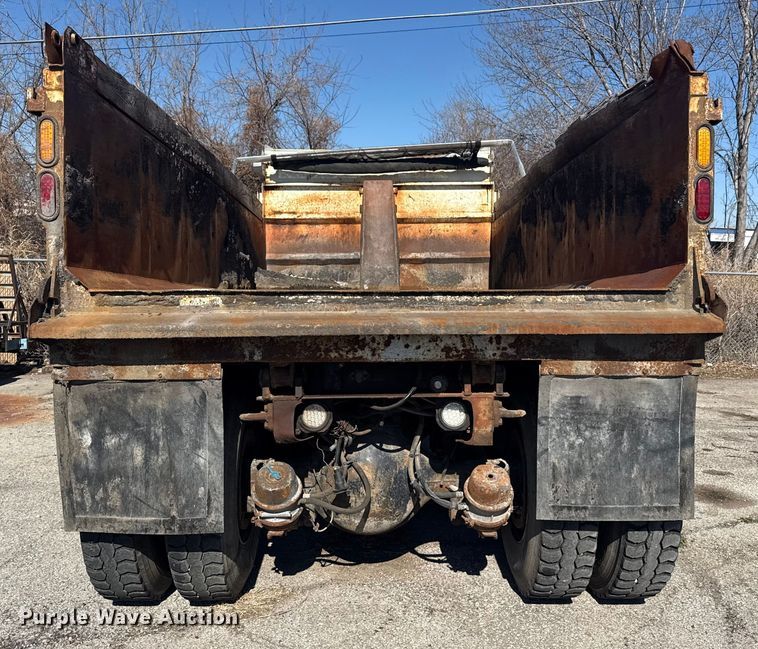 image for item EU4070 2013 International 7400 dump truck