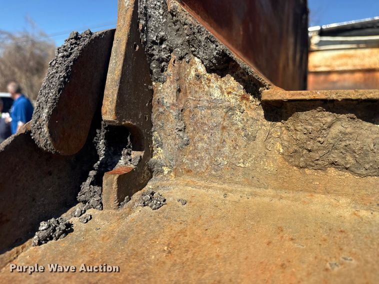 image for item EU4070 2013 International 7400 dump truck