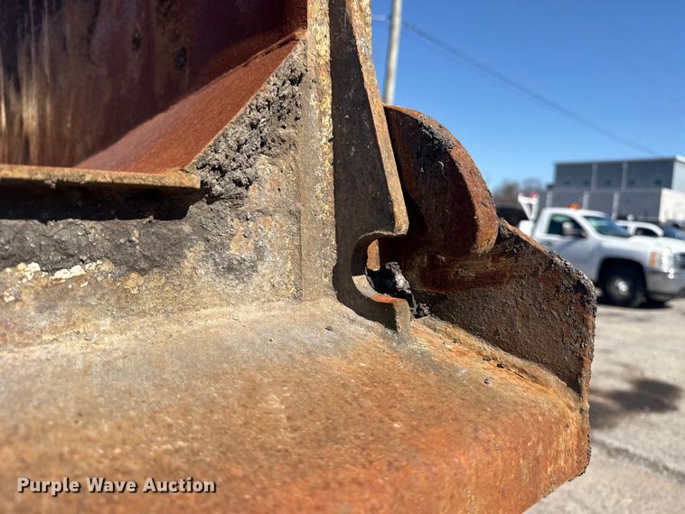 image for item EU4070 2013 International 7400 dump truck