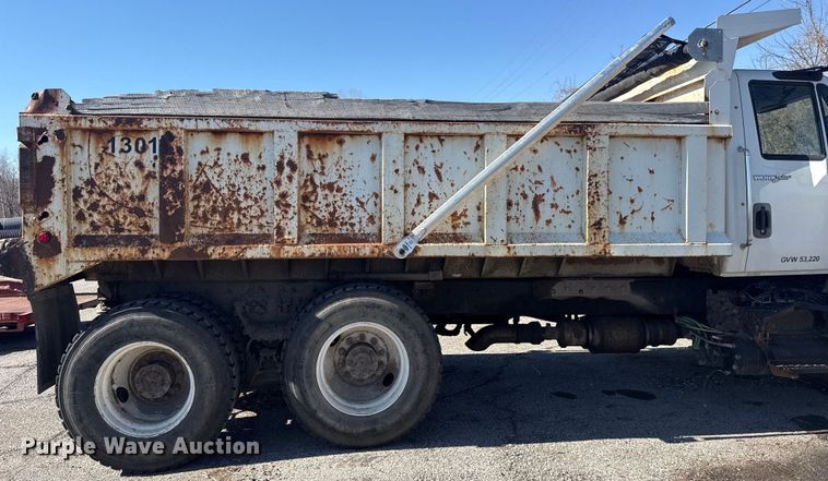 image for item EU4070 2013 International 7400 dump truck