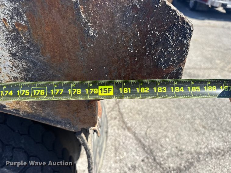 image for item EU4070 2013 International 7400 dump truck