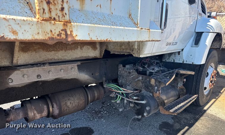 image for item EU4070 2013 International 7400 dump truck