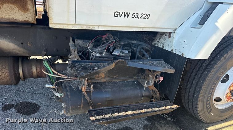 image for item EU4070 2013 International 7400 dump truck