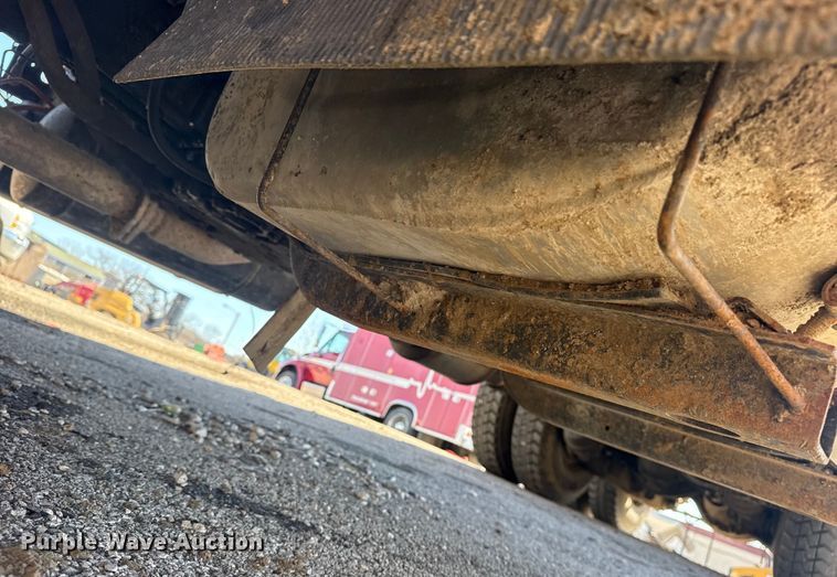 image for item EU4070 2013 International 7400 dump truck