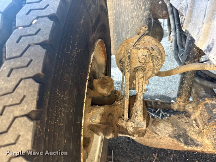 image for item EU4070 2013 International 7400 dump truck