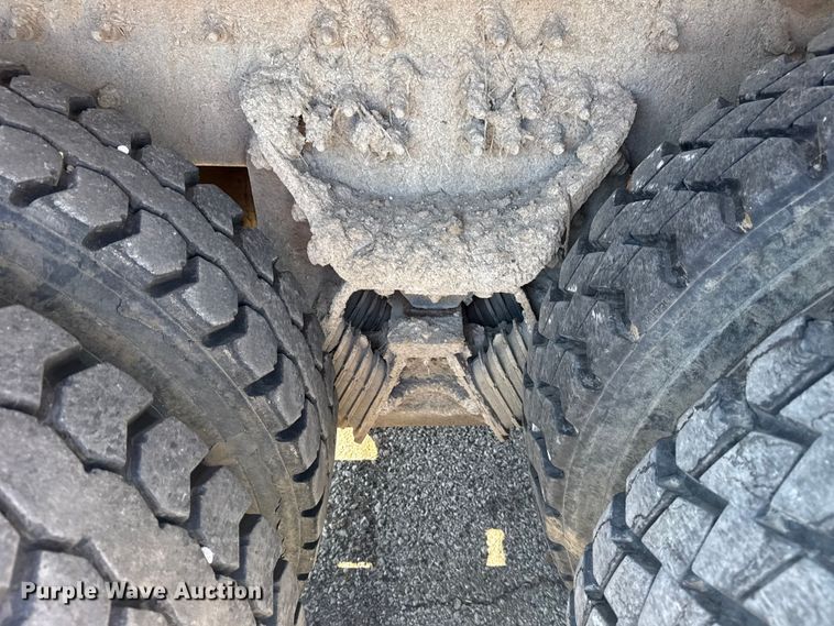 image for item EU4070 2013 International 7400 dump truck