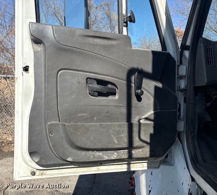 image for item EU4070 2013 International 7400 dump truck