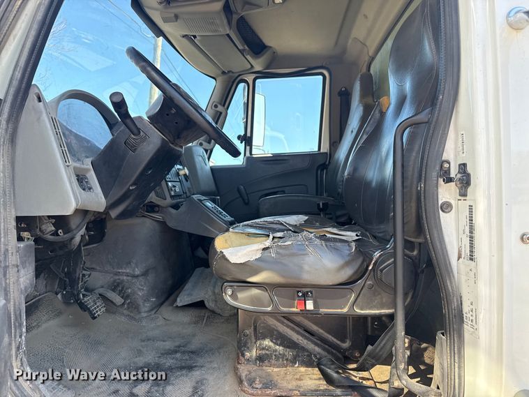 image for item EU4070 2013 International 7400 dump truck