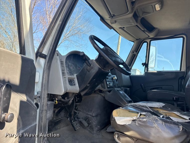 image for item EU4070 2013 International 7400 dump truck