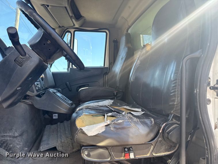 image for item EU4070 2013 International 7400 dump truck