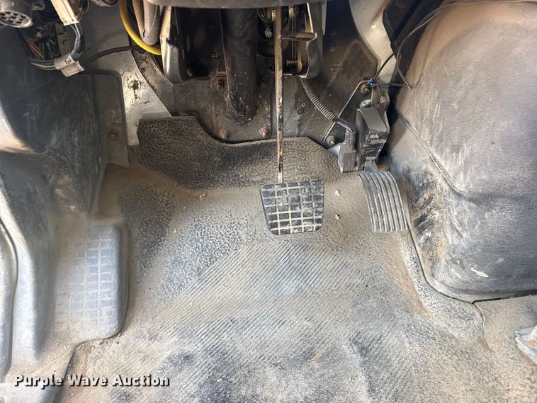 image for item EU4070 2013 International 7400 dump truck