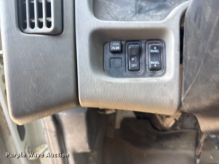 image for item EU4070 2013 International 7400 dump truck