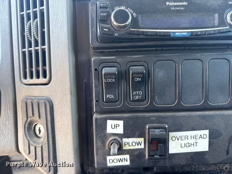 image for item EU4070 2013 International 7400 dump truck