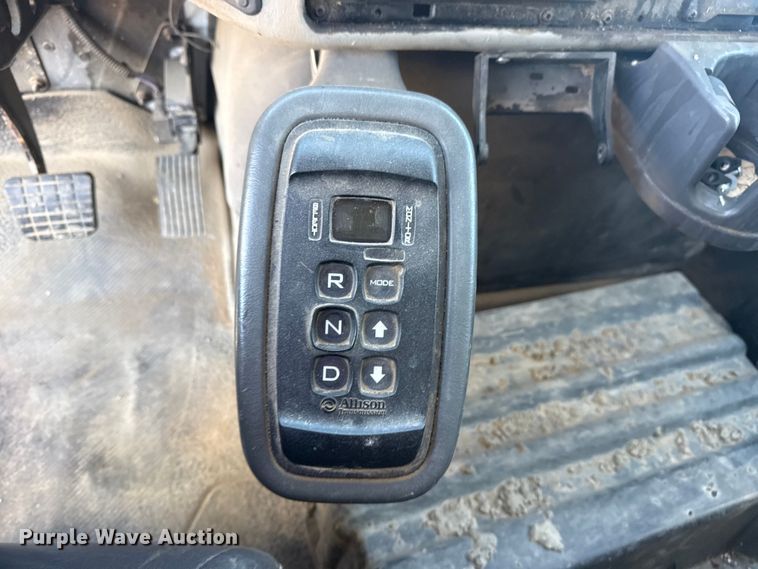 image for item EU4070 2013 International 7400 dump truck