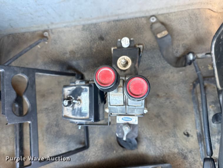 image for item EU4070 2013 International 7400 dump truck