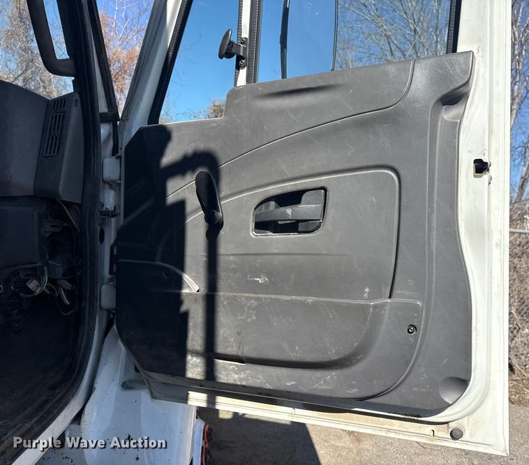 image for item EU4070 2013 International 7400 dump truck