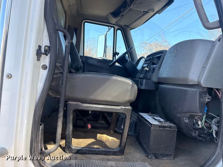 image for item EU4070 2013 International 7400 dump truck