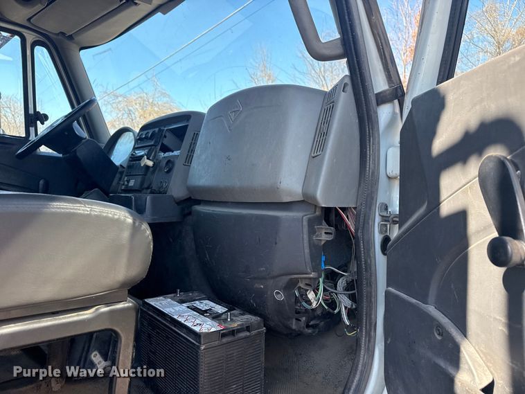 image for item EU4070 2013 International 7400 dump truck