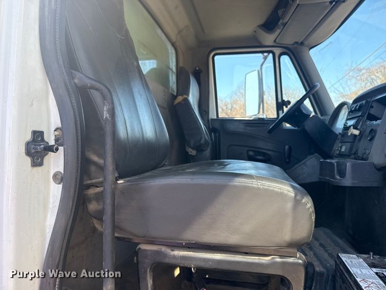 image for item EU4070 2013 International 7400 dump truck