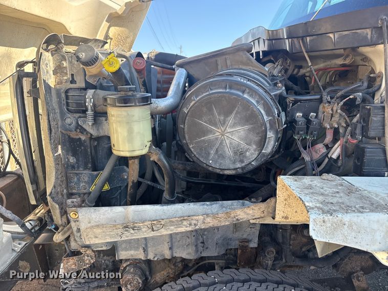 image for item EU4070 2013 International 7400 dump truck