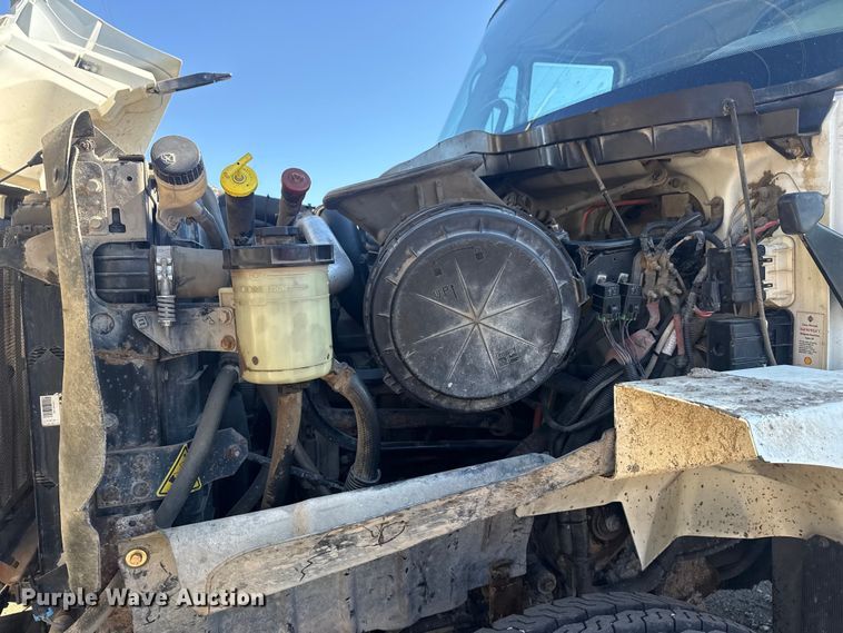 image for item EU4070 2013 International 7400 dump truck