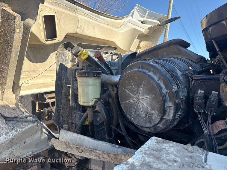 image for item EU4070 2013 International 7400 dump truck