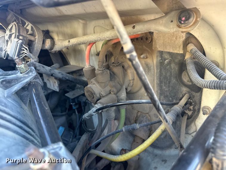 image for item EU4070 2013 International 7400 dump truck