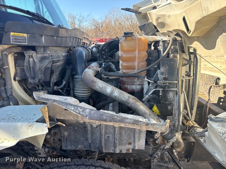 image for item EU4070 2013 International 7400 dump truck