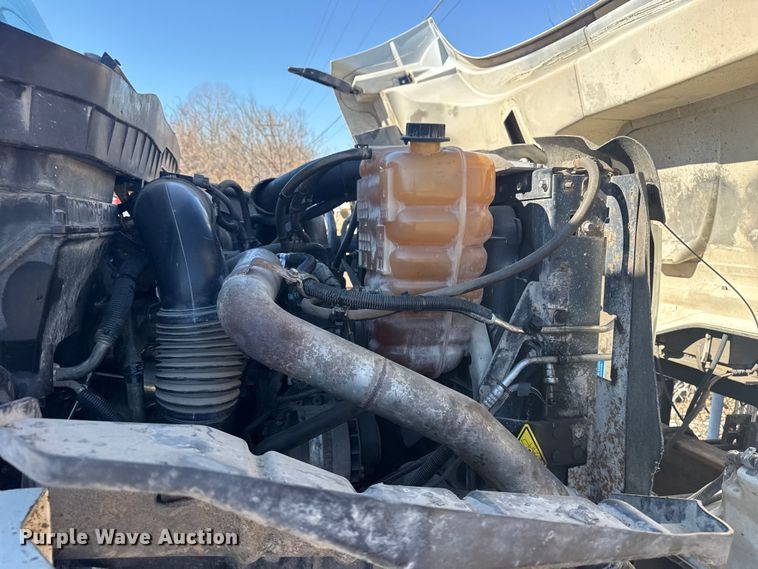 image for item EU4070 2013 International 7400 dump truck