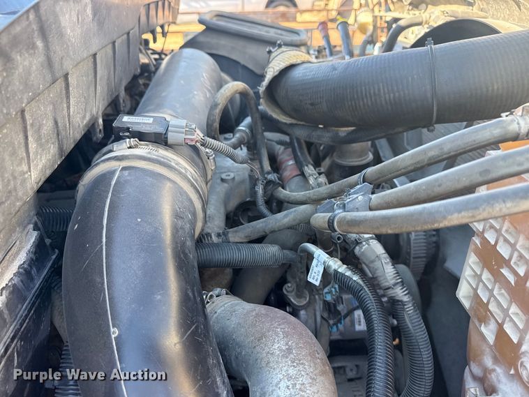 image for item EU4070 2013 International 7400 dump truck