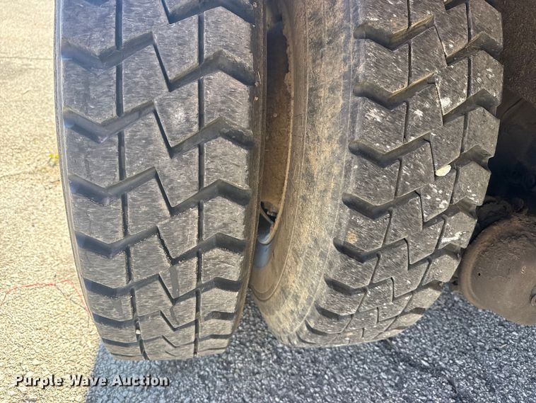 image for item EU4070 2013 International 7400 dump truck