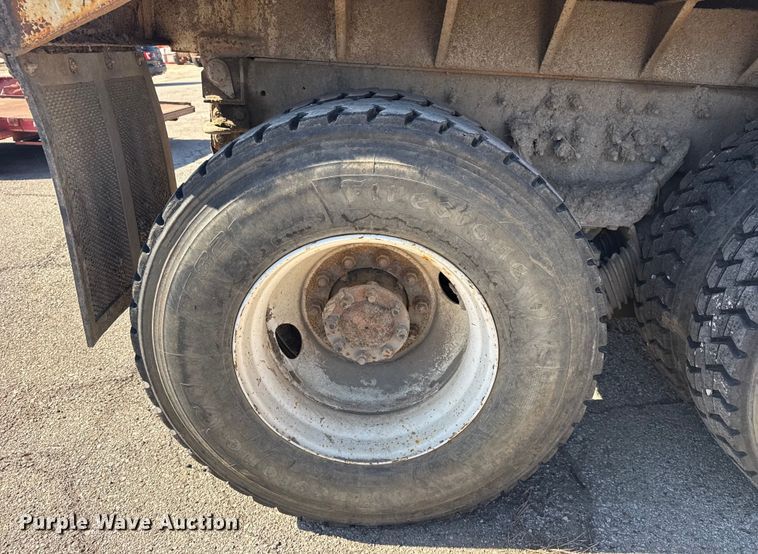 image for item EU4070 2013 International 7400 dump truck