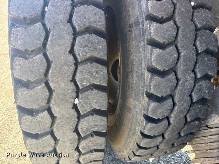 image for item EU4070 2013 International 7400 dump truck