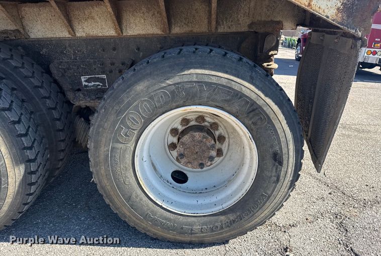 image for item EU4070 2013 International 7400 dump truck