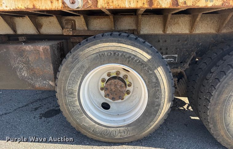 image for item EU4070 2013 International 7400 dump truck