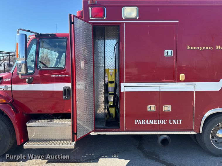 image for item EU4072 2007 International 4300 ambulance