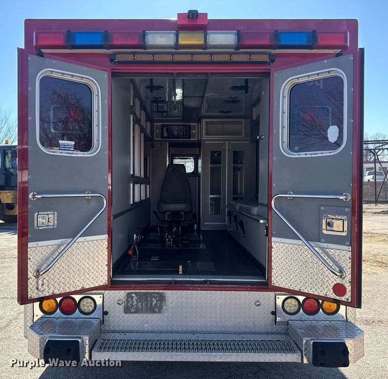 image for item EU4072 2007 International 4300 ambulance