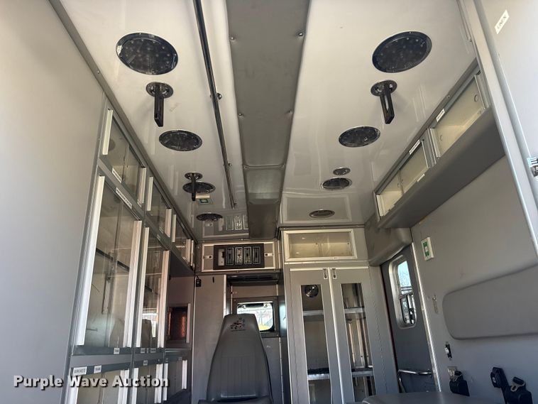 image for item EU4072 2007 International 4300 ambulance