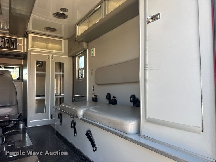 image for item EU4072 2007 International 4300 ambulance