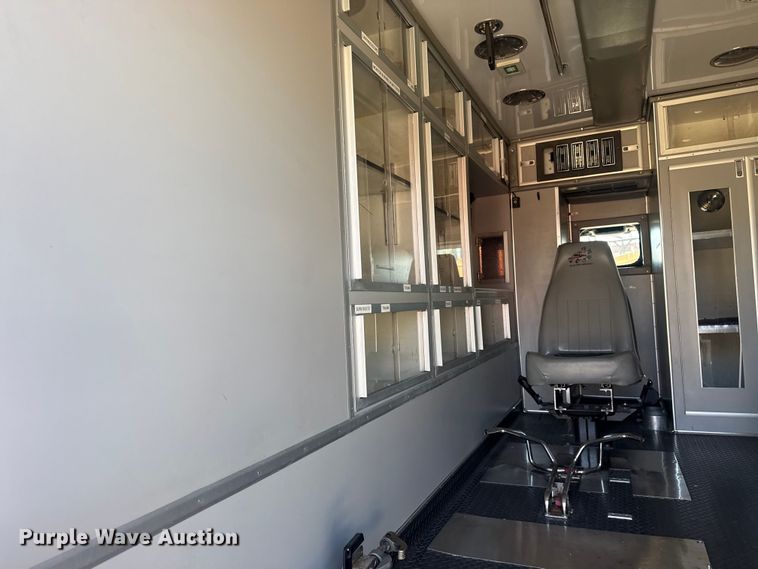 image for item EU4072 2007 International 4300 ambulance